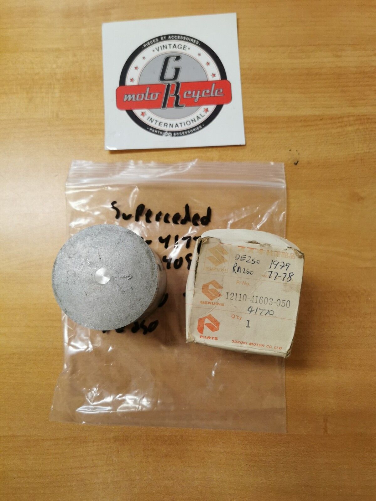 NOS SUZUKI RM250 77 78 PE250 79 PISTON Superseded 12110-41770 12103-40891-050 S7