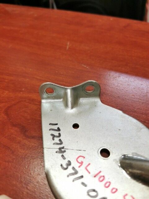 Honda GL1000 K0 K1 LTD BREATHER CHAMBER BRACKET 17274-371-003 H84