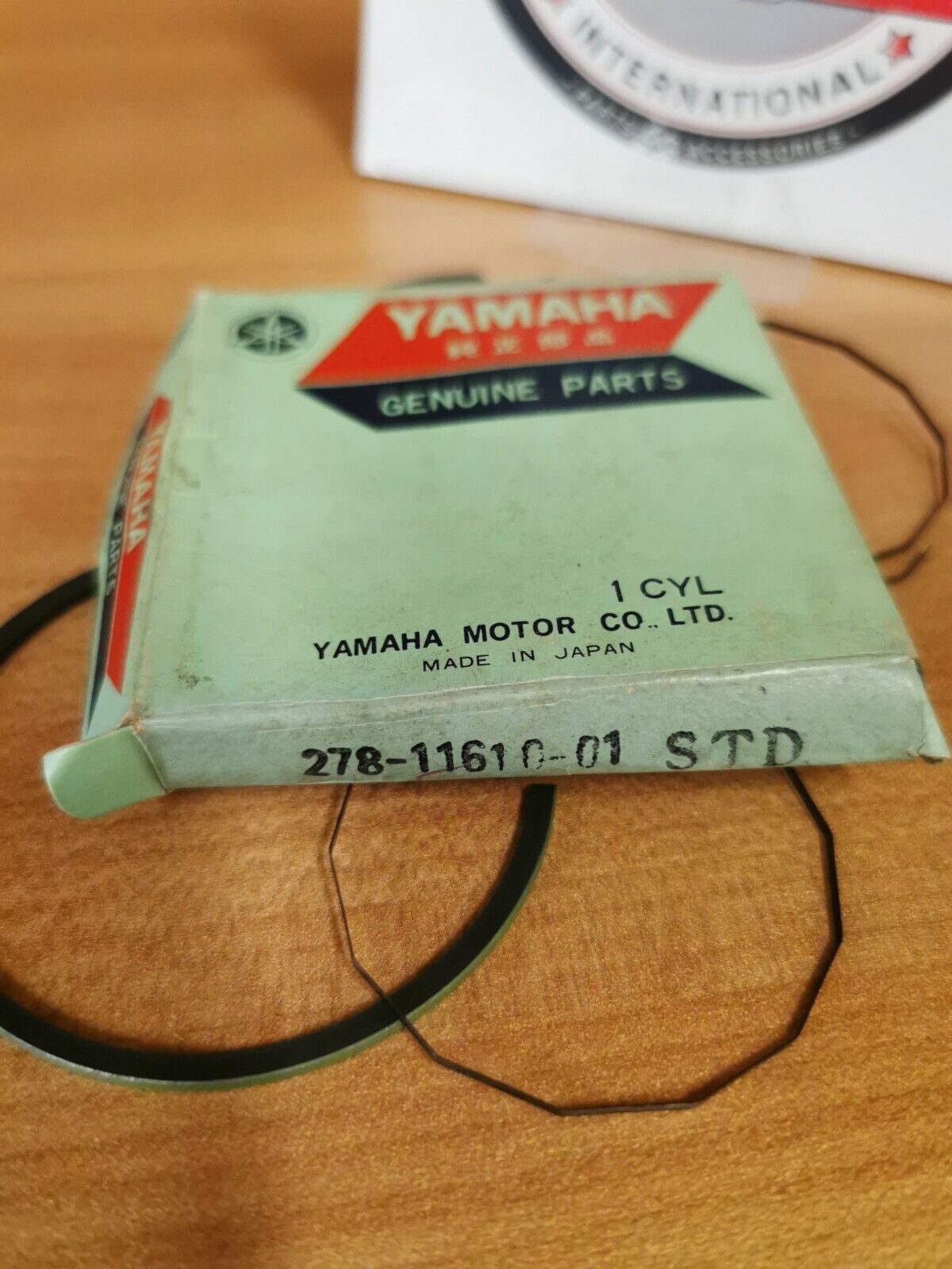NOS YAMAHA  R5  1970 - 1972  PISTON RING SET STD  278-11610-01-00 Y48
