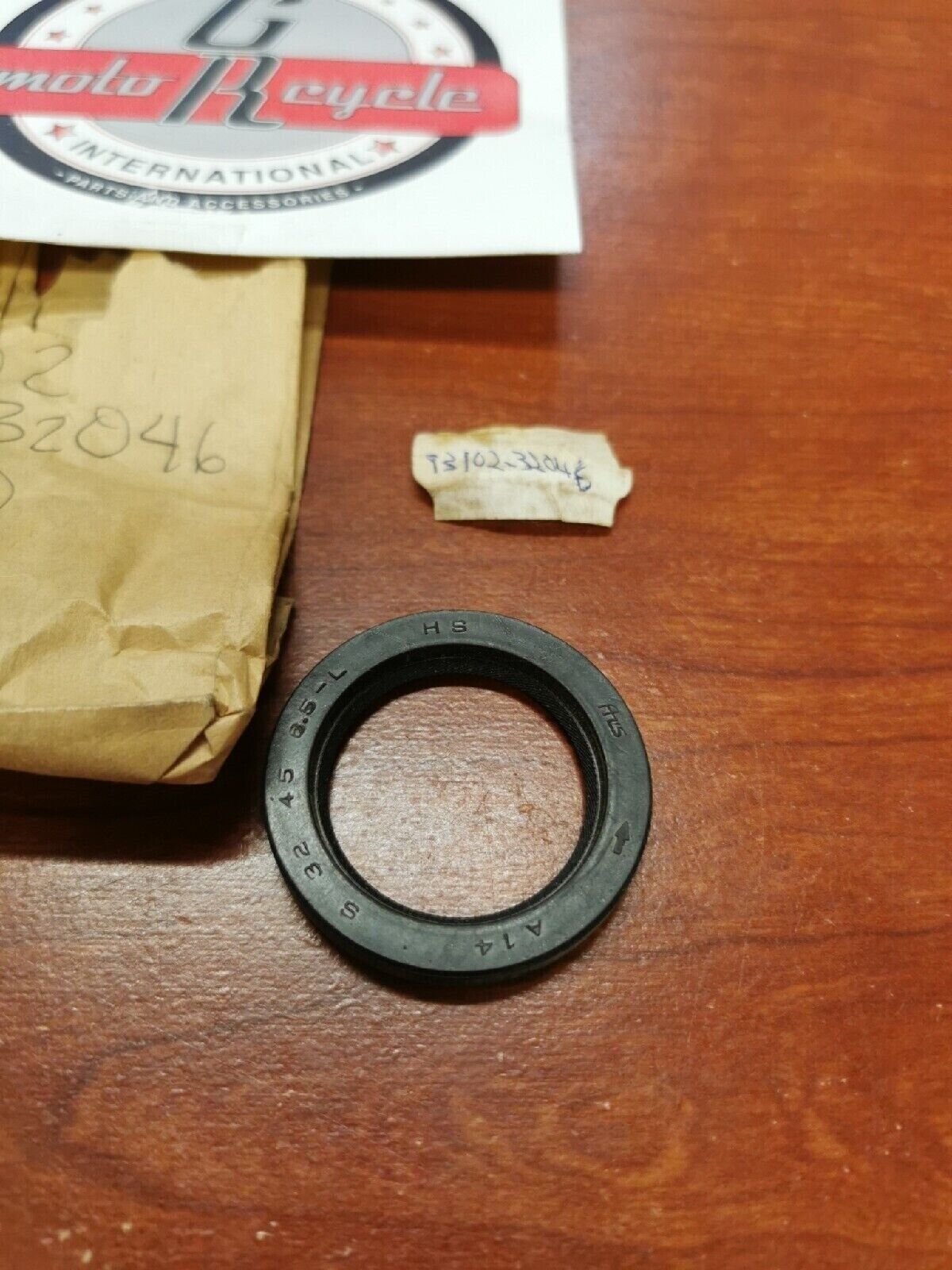 NOS Yamaha OIL SEAL 93102-32046-00 Y71