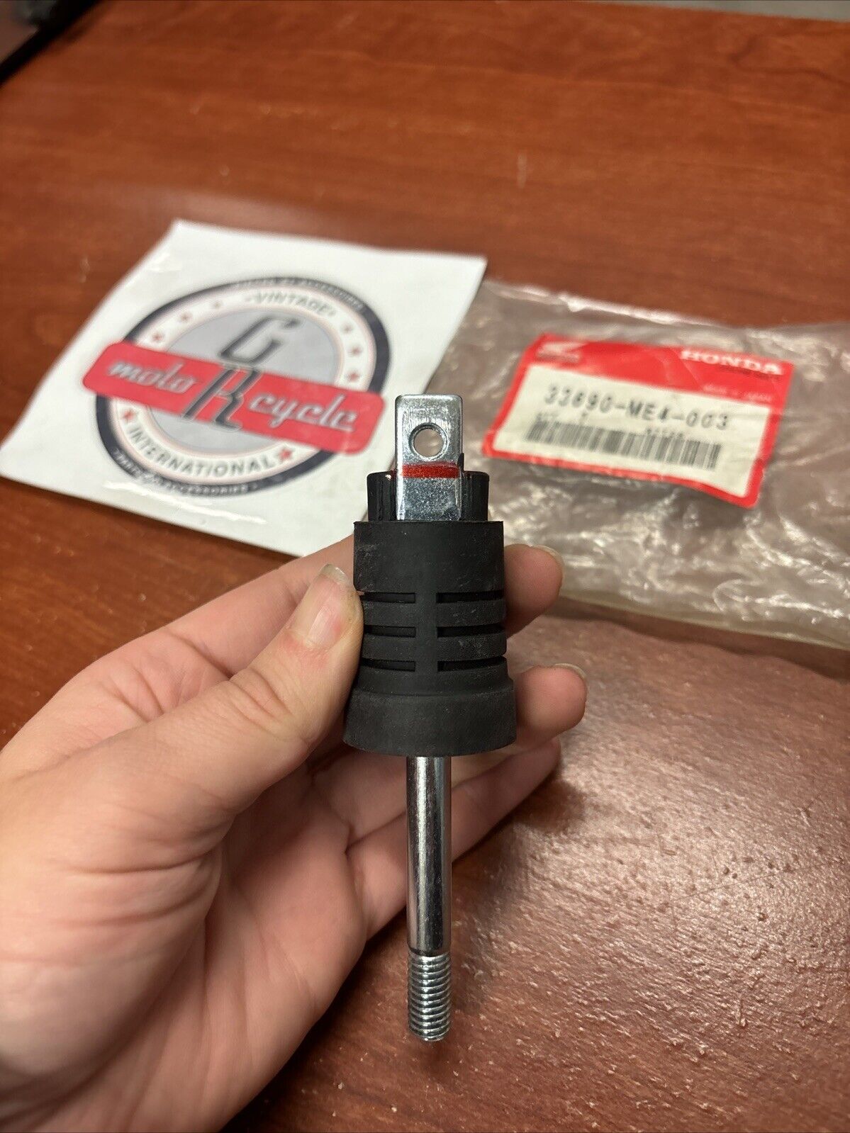 NOS Honda 1983 1984 CB550SC REAR TURN SIGNAL STAY 33690-ME4-003 H171