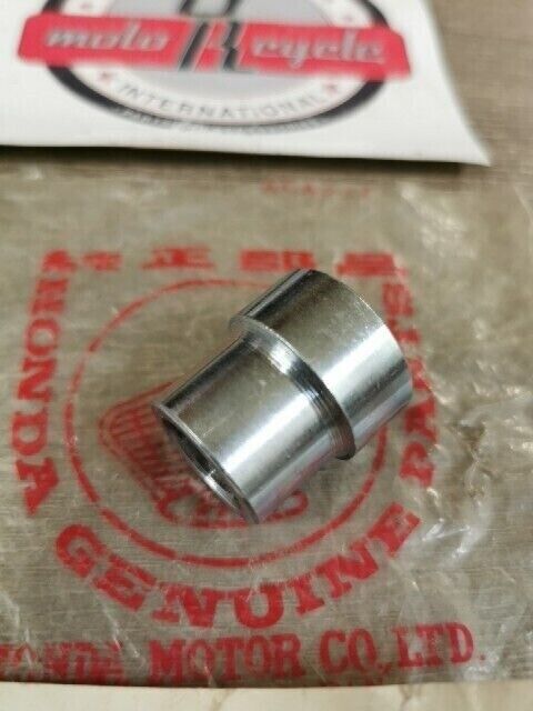 NOS HONDA SL350 1972 COLLAR FRONT WHEEL SIDE 44303-340-000 H79