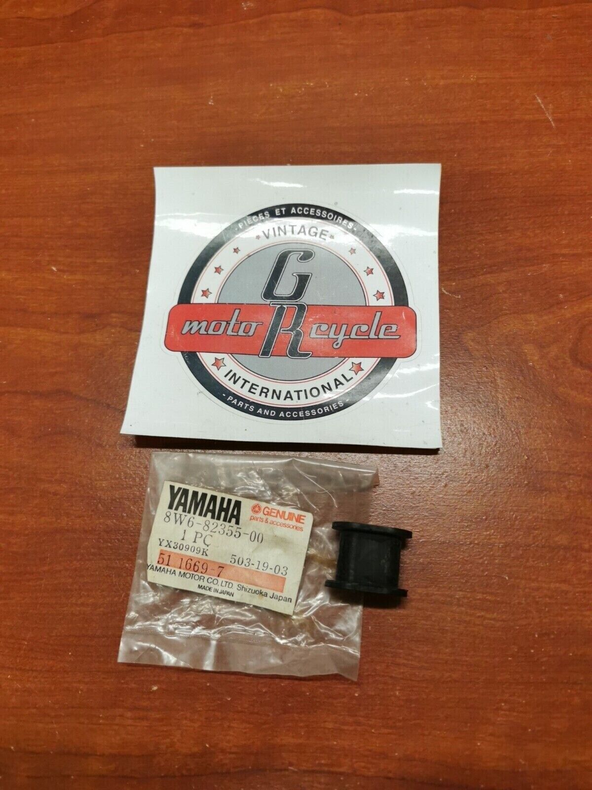 NOS Yamaha ET340 EC340 ET400 ET300 CS340 GROMMET 1 8W6-82355-00-00 Y96