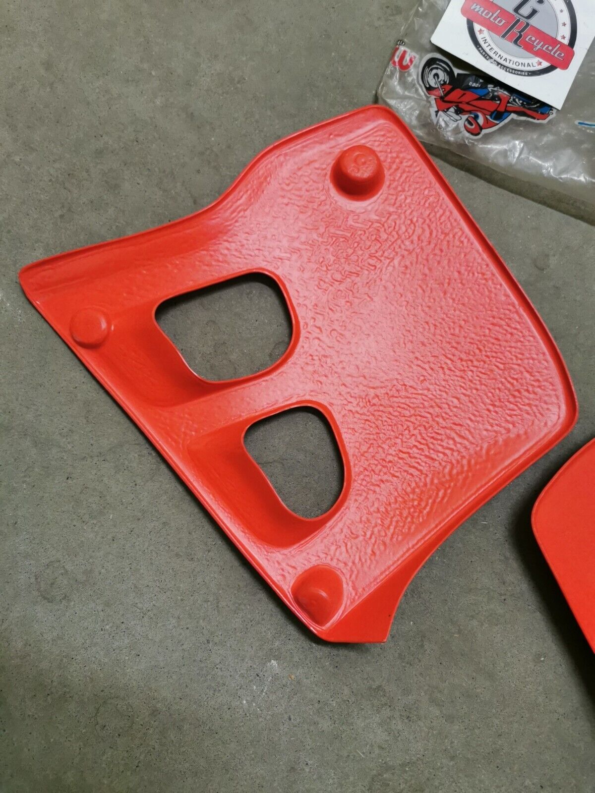 NOS MAIER HONDA CR250R 1990 FUEL TANK RADIATOR SCOOPS SHROUD RED Kit  60019 J42