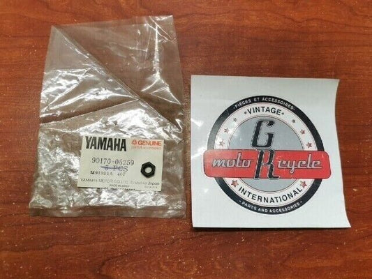 NOS Yamaha BT1100 FJ1100 FJ1200 NUT 90170-06259-00 SUB 90170-06228-00 Y111