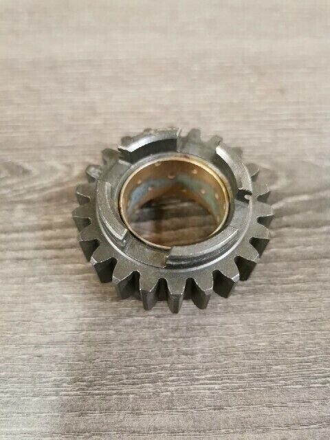 NOS HONDA CB72 CB77 CP77 CYP77 GEAR SECOND MAIN SHAFT 23430-268-810 H72