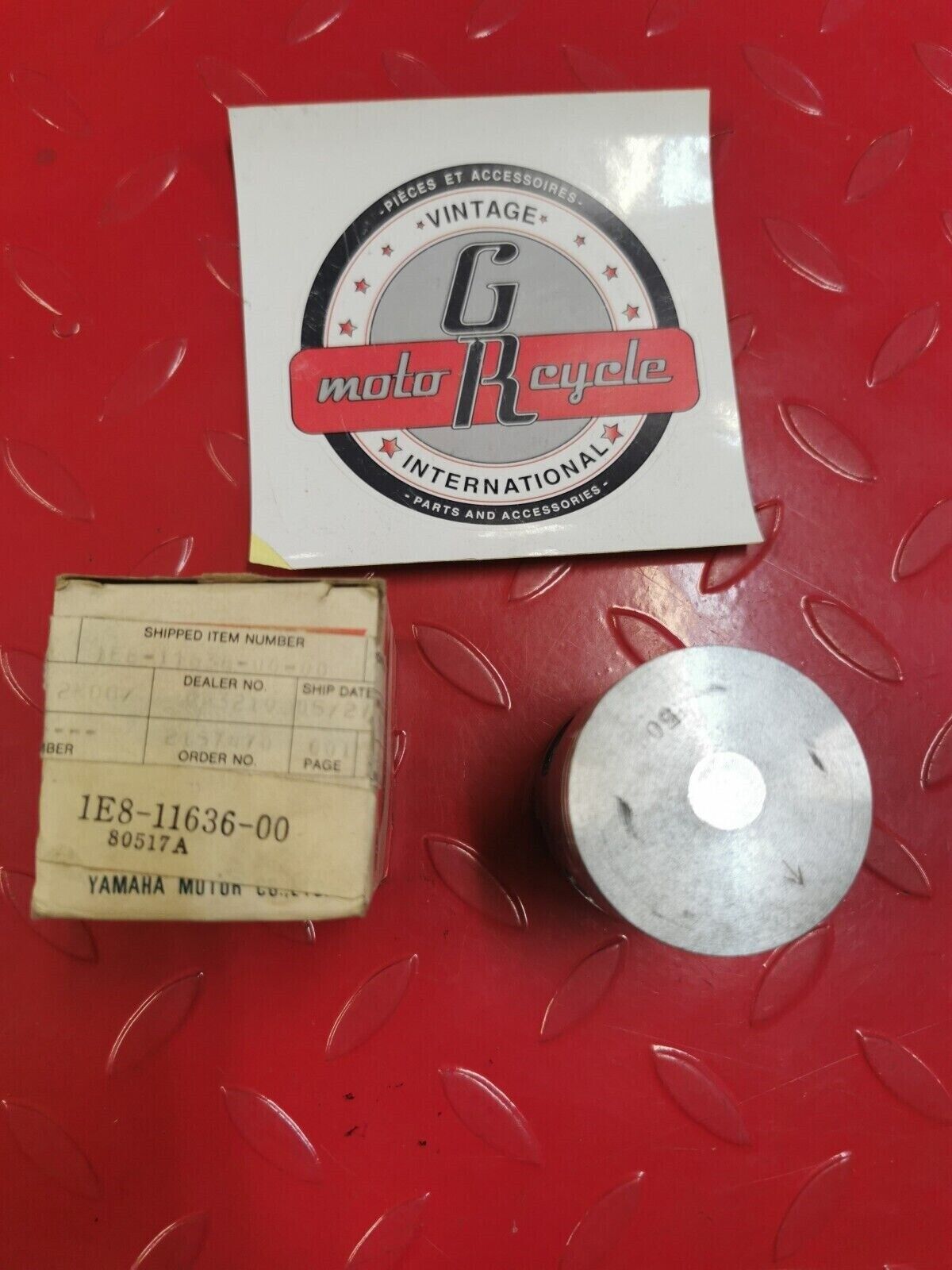 NOS YAMAHA RD200 PISTON (2ND O/S) 1E8-11636-00 Y27
