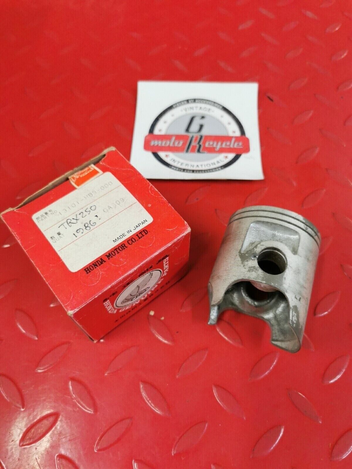 NOS HONDA TRX250 1986 PISTON 13101-HB9-000 H40
