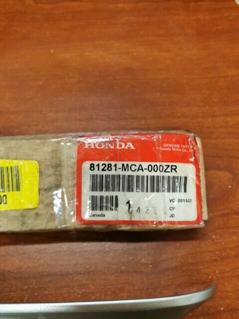 NOS Honda GL1800 RIGHT SADDLEBAG MOLDING 81281-MCA-000ZR H106
