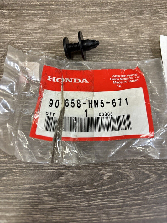 NOS Honda TRX250TE TRX350 FE FM TE TM LID CLIP 90658-HN5-671 H128
