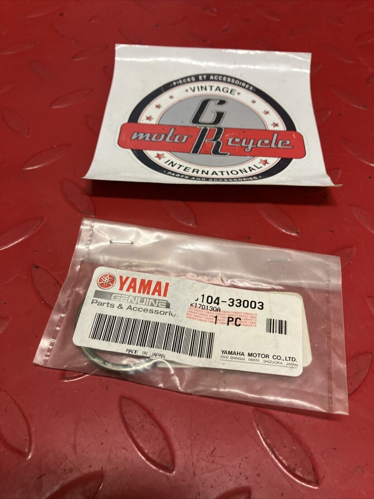 NOS YAMAHA OIL SEAL 93104-33003-00 Y61