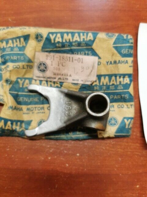 NOS Yamaha DT2 DT3 RT1 RT2 RT3 SHIFT FORK 291-18511-01-00 SUB 291-18511-00- Y116