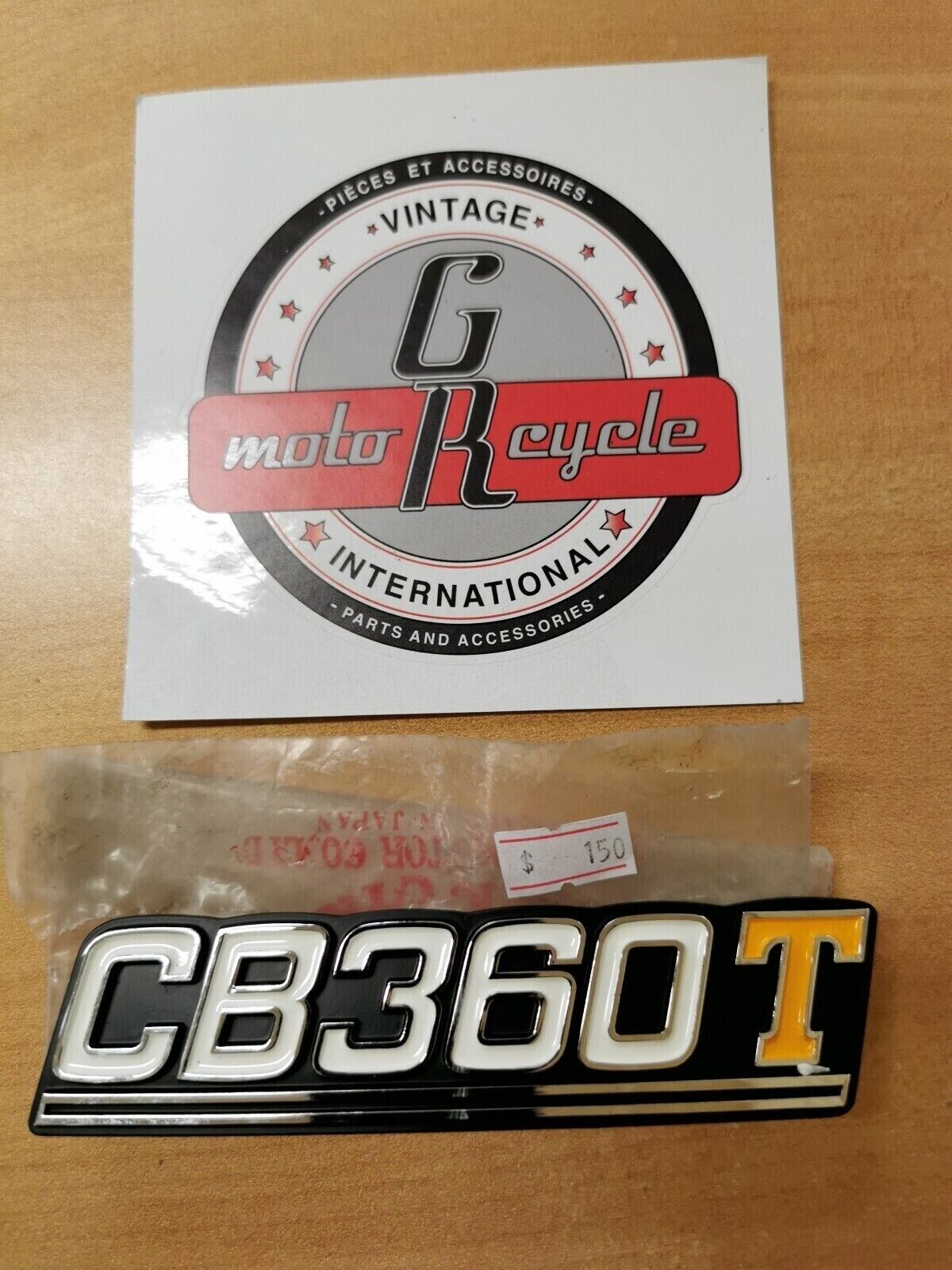 NOS HONDA  CB360T 1976 EMBLEM  SIDE COVER 87126-369-740  H16