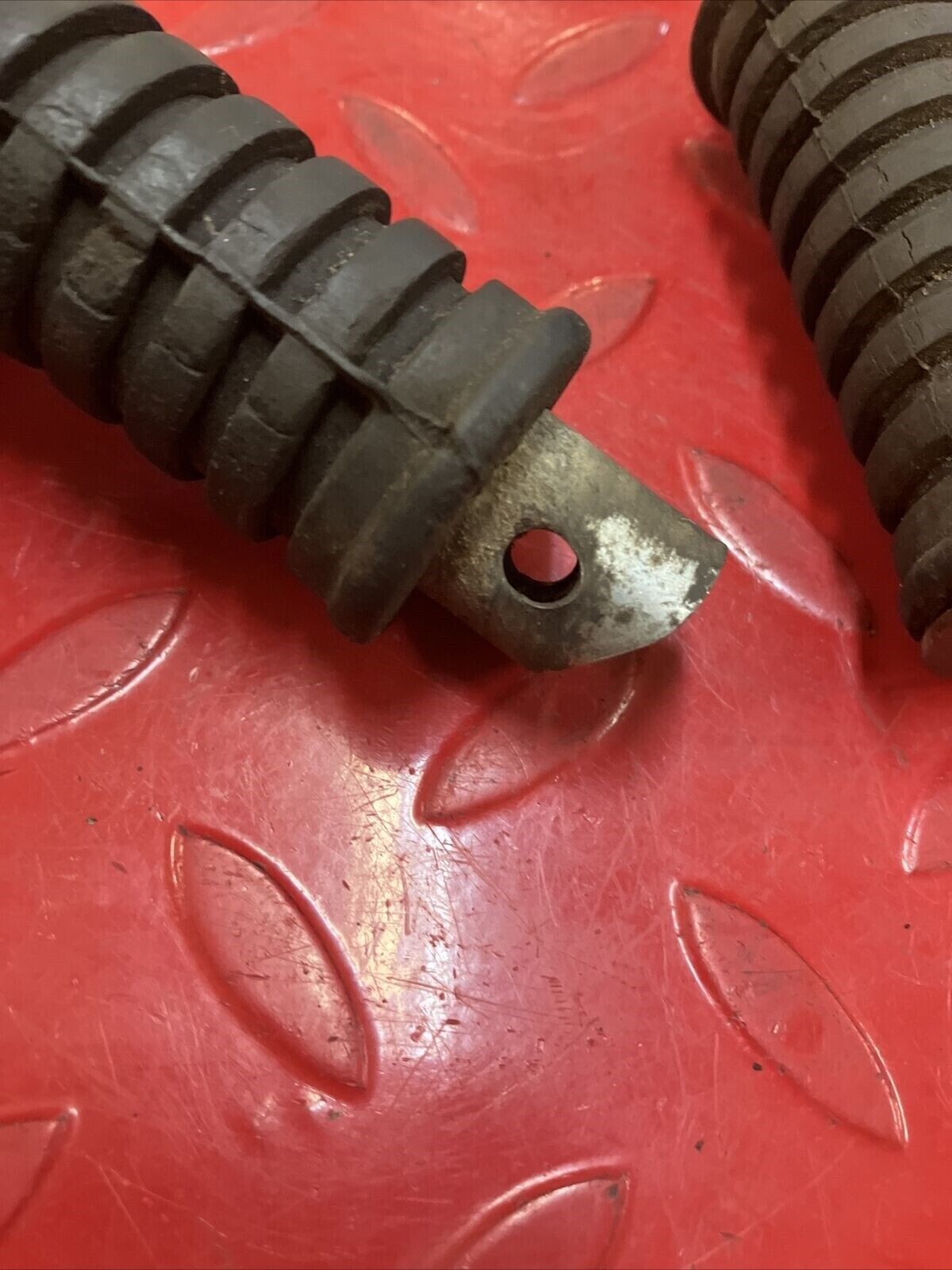 Yamaha RD400 1977 rear footrest footpeg foot peg rest step set 1976