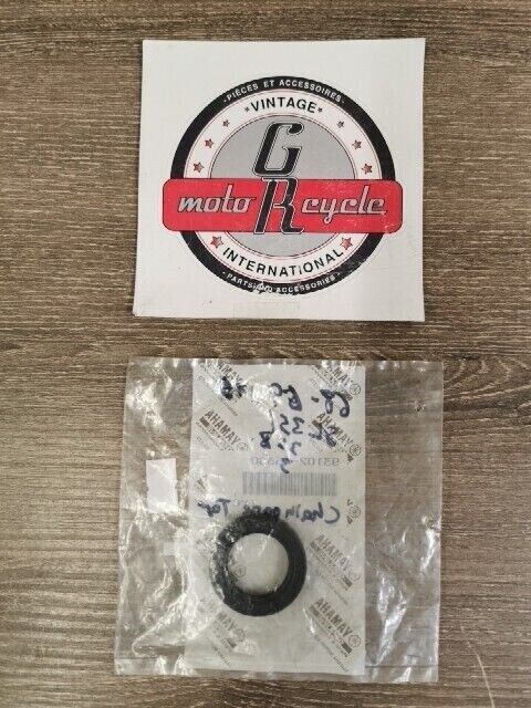 NOS YAMAHA SL351 SL338 1968 1969 CHAIN CASE TOP  93102-35360 Y108