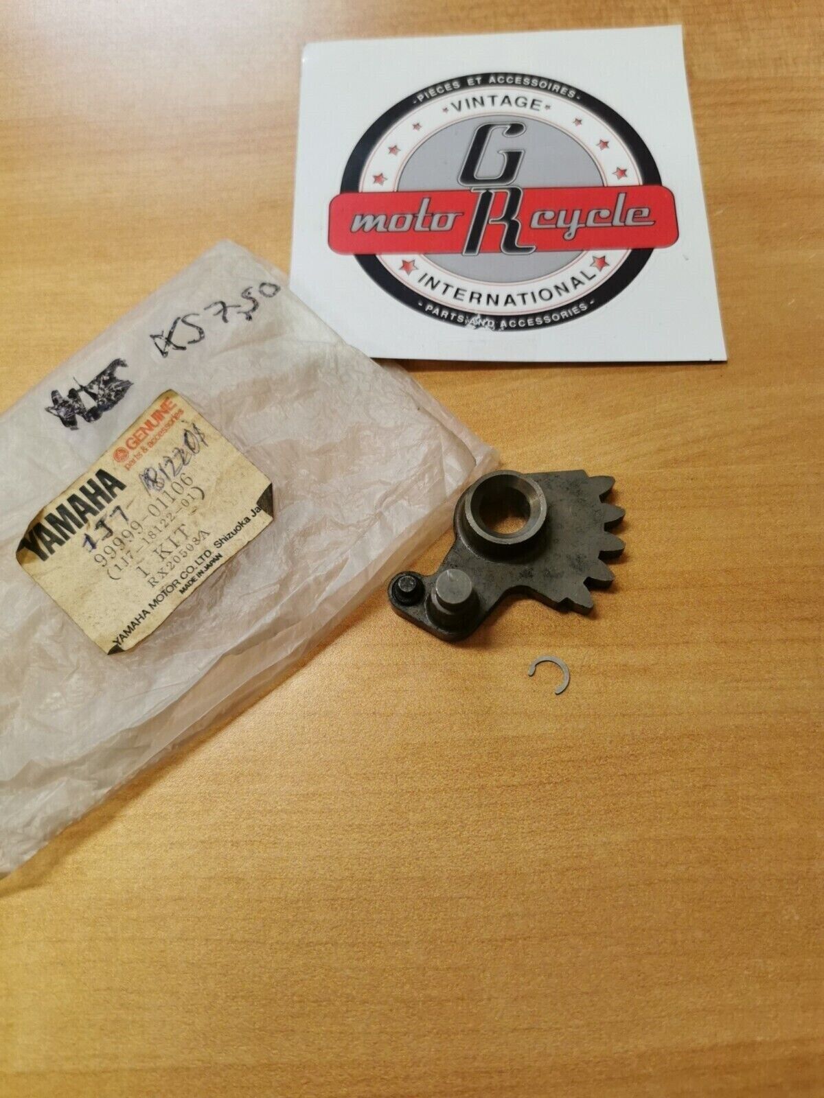 NOS YAMAHA XS750  Shift Lever 1J7-18122-03-00  Y43