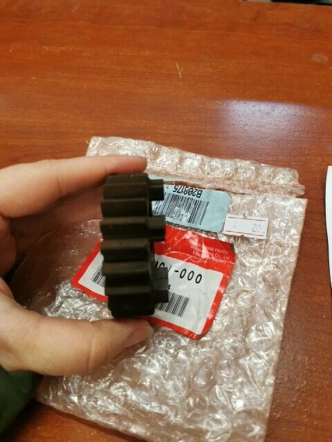 NOS Honda CBR900R MAINSHAFT FIFTH GEAR (21T) 23491-MCJ-000 H108