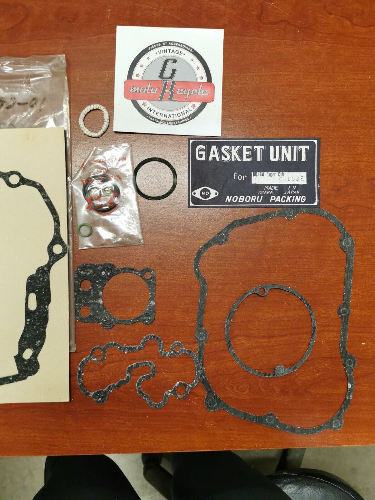 NOS Honda SUPER CUB C102 GASKET KIT INCOMPLETE H37