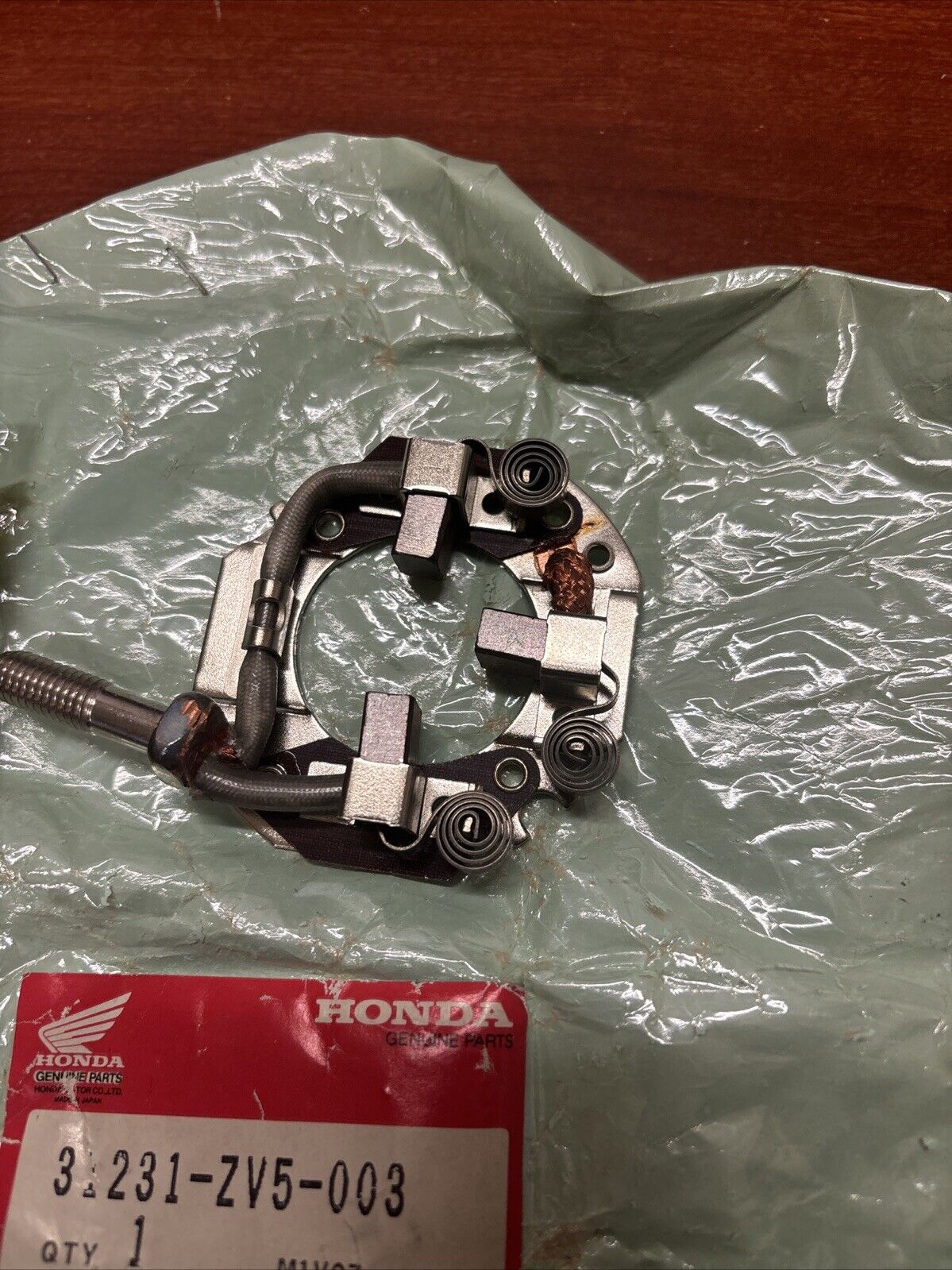 NOS Honda BF35 BF40 BF45 BF50 BRUSH HOLDER 31231-ZV5-003 H180