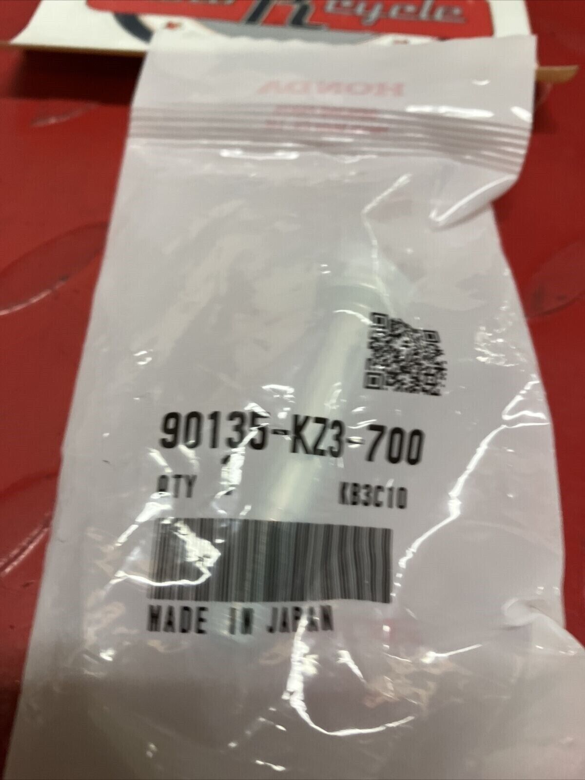NEW Honda CR250R CR500R CYLINDER HEAD HANGER BOLT FLANGED 8X51 90135-KZ3-700 H99