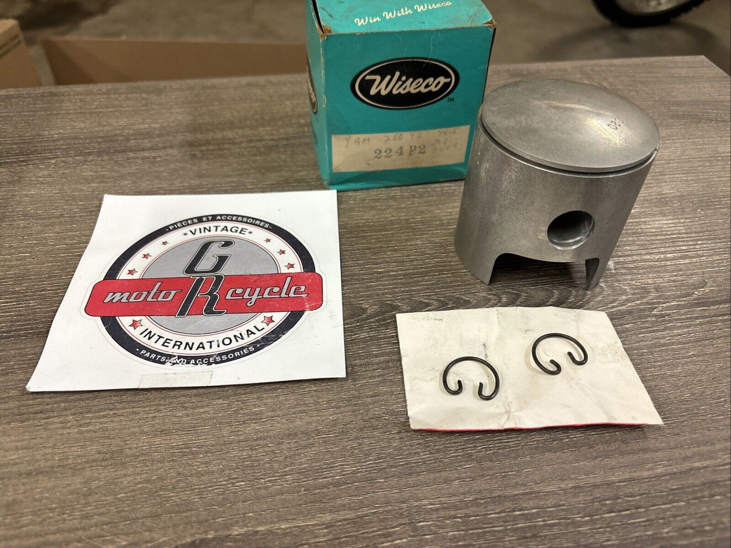 NOS WISECO YAMAHA 1974 1975 YZ250 PISTON O/S 0.020 224P2 J62