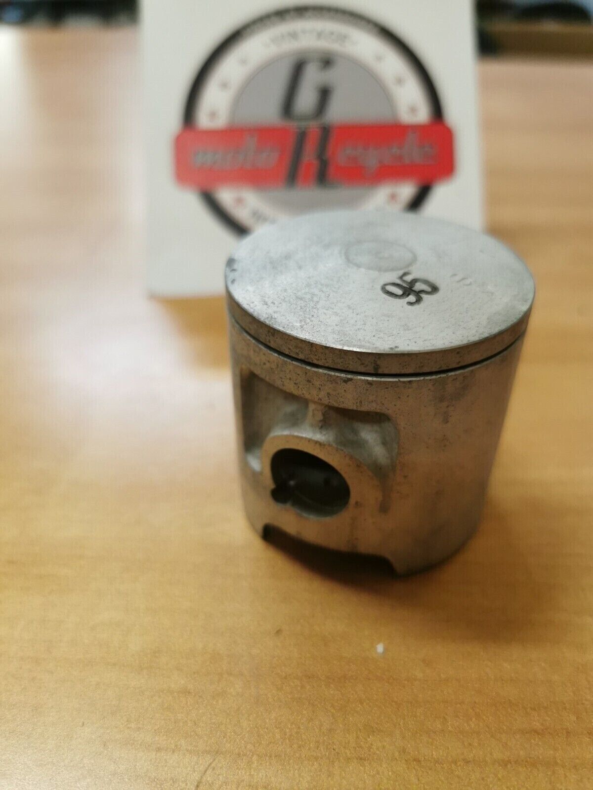 NOS YAMAHA YZ125 1983 PISTON STD  24X-11631-00-95 Y45
