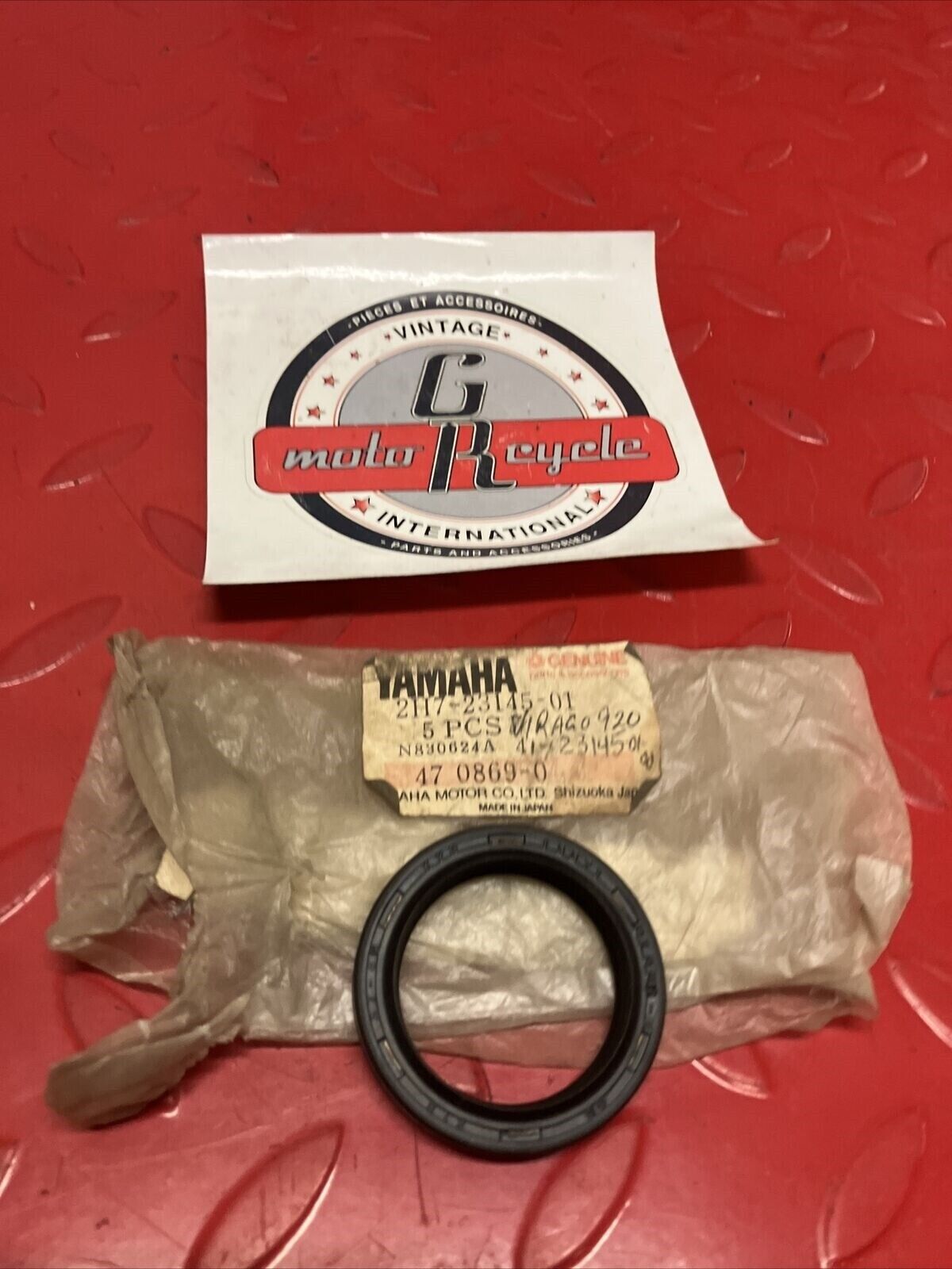 NOS YAMAHA FRONT FORK OIL SEAL 2H7-23145-01-00 SUB BY 41Y-23145-00-00 Y66