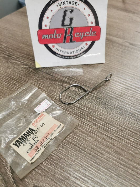 NOS YAMAHA  HOLDER CABLE  42X-23317-00 Y56