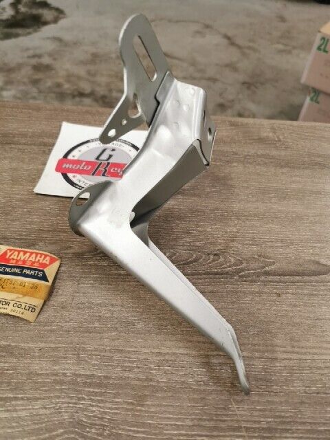 NOS YAMAHA LS2 1972 BRACKET LICENSE SILVER 256-84751-61-35 Y147