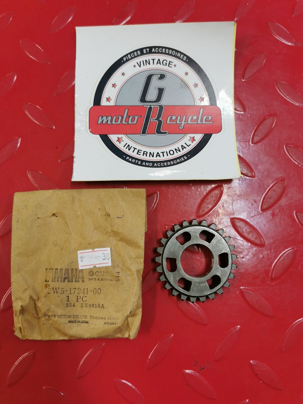 NOS YAMAHA YZ100 YZ125 1977 - 1981 GEAR 4TH WHEEL 2W5-17241-00-00 Y30