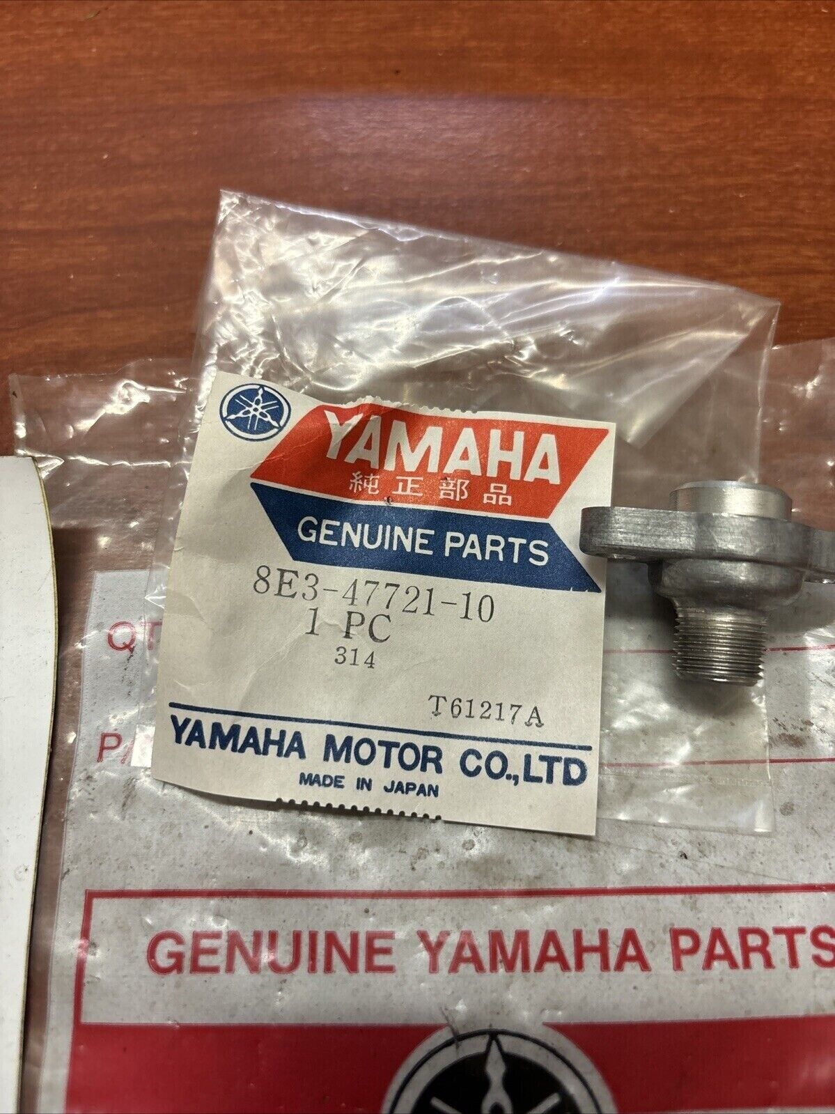 NOS Yamaha EC340 ET250 ET340 EX440 METER HOUSING COVER 8E3-47721-10-00 Y185