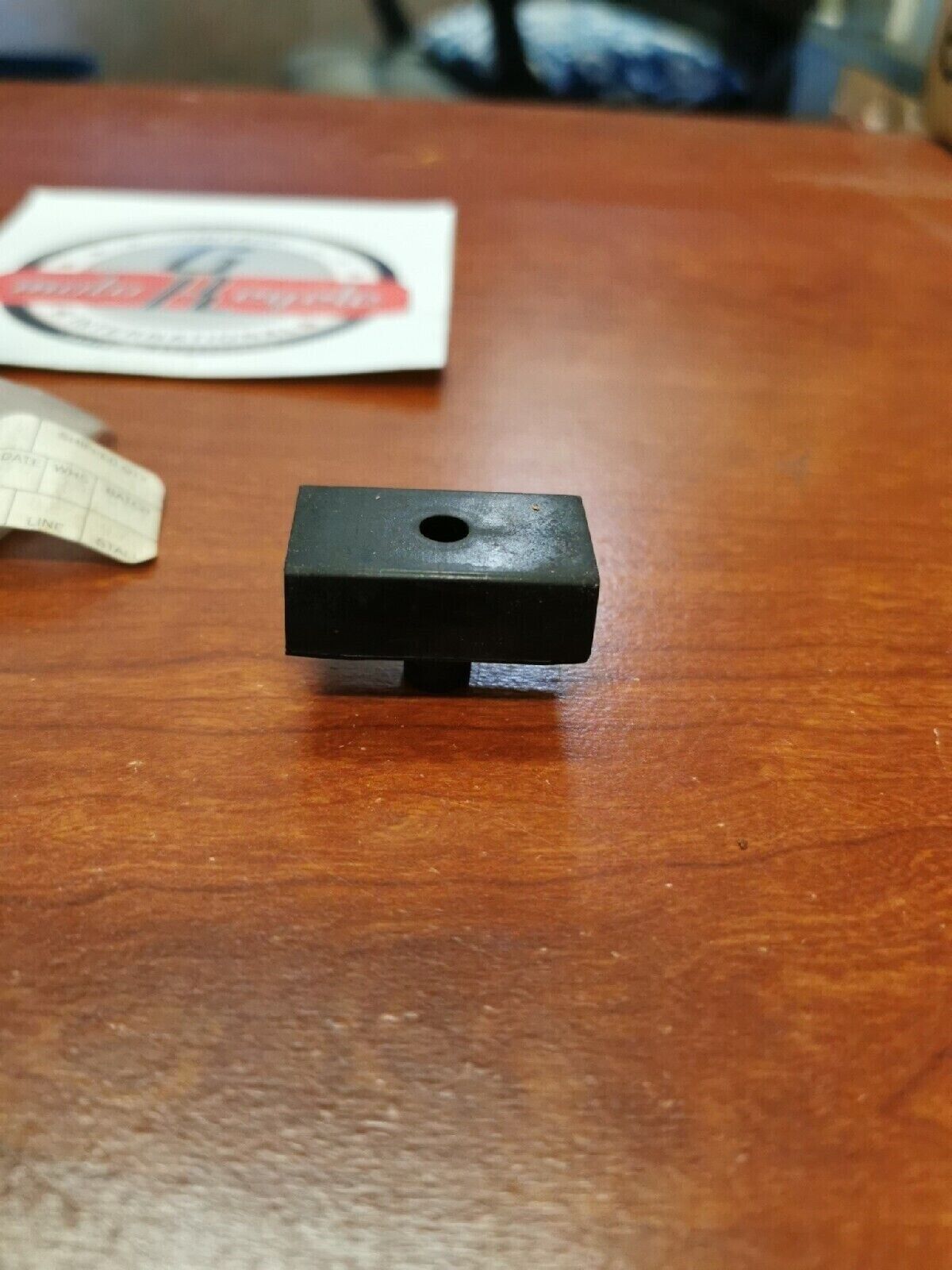 NOS Yamaha SEAT DAMPER 214-24724-00-00 Y71