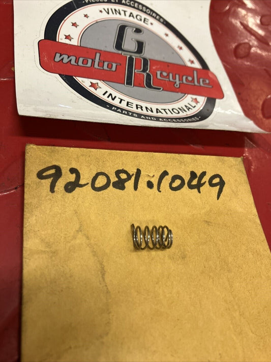 NOS KAWASAKI SPRING 92081-1049 K19