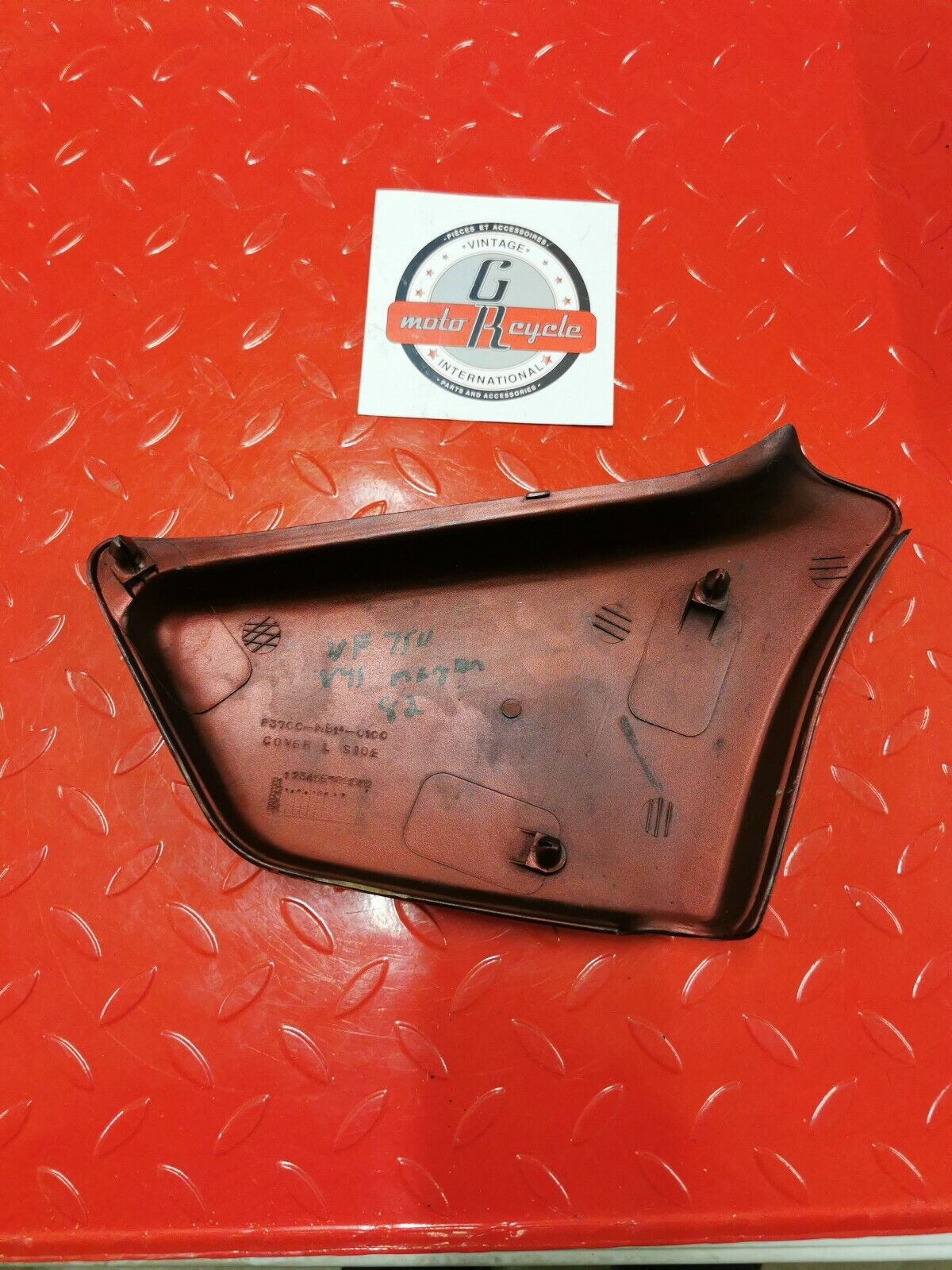 Honda VF750C V45 magna 1983 left side cover panel fairing