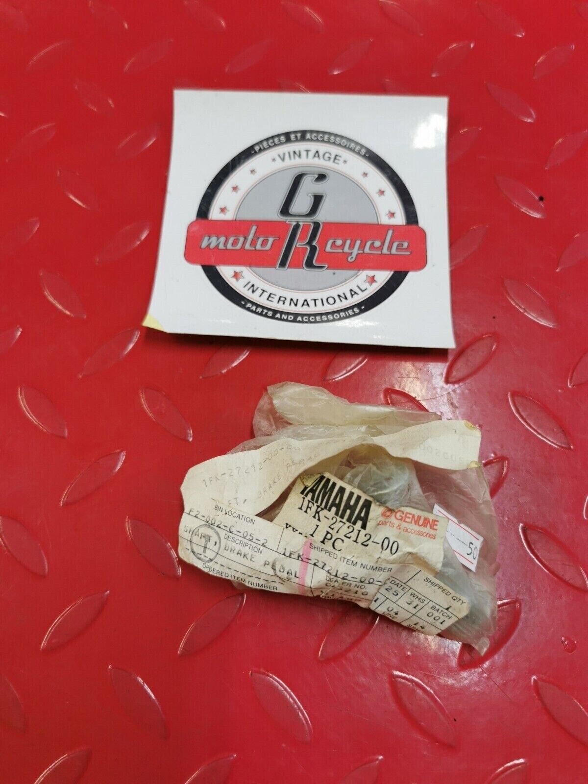 NOS Yamaha VMAX 1200  BRAKE PEDAL SHAFT 1FK-27212-00-00 Y26