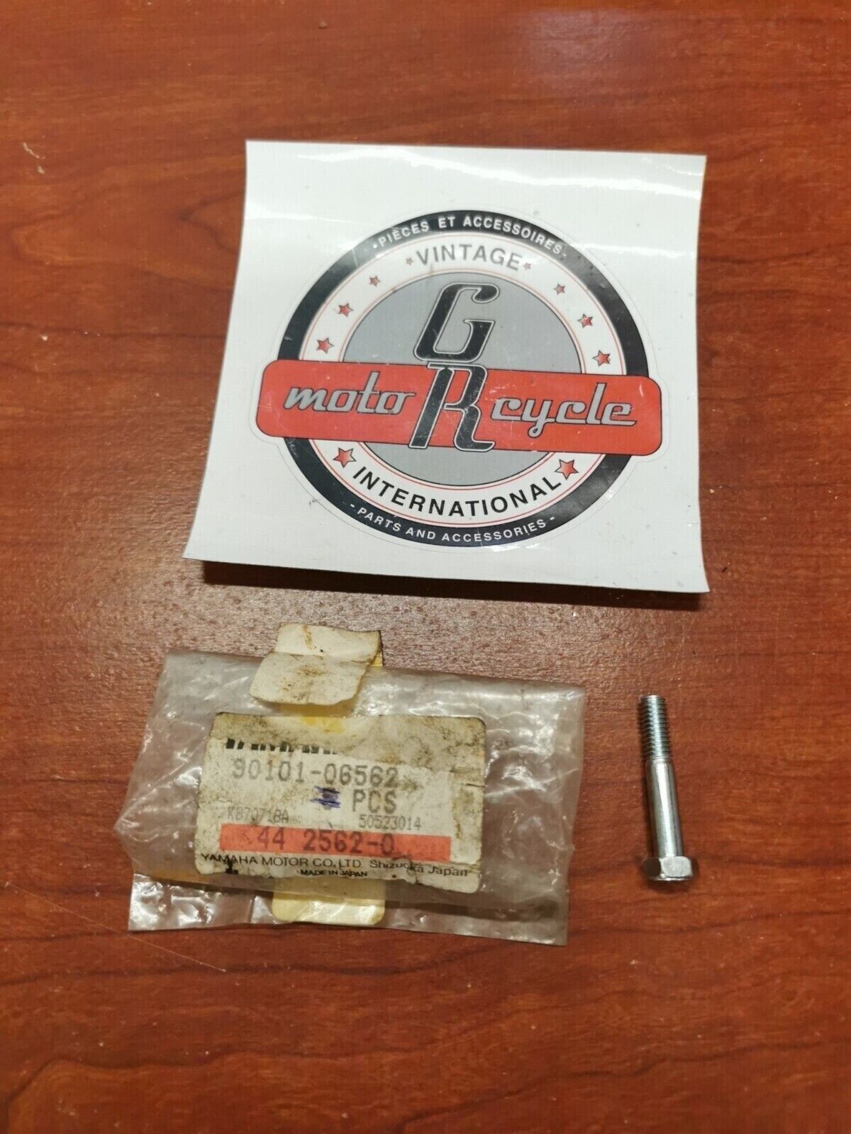 NOS YAMAHA YS624 YS828 TRANSMISSION BOLT 90101-06562-00 SUB. 90101-06278-00 Y72