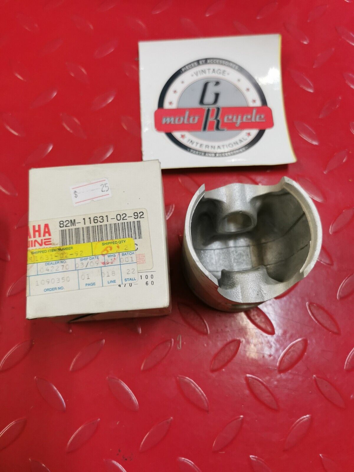 NOS YAMAHA EX570 1988 1990 PISTON STD 82M-11631-02-92 Y32