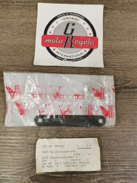 NOS HONDA TRX200 FOURTRAX 1990 - 1994 HOLDER MUDGUARD  80128-HA7-830 H102