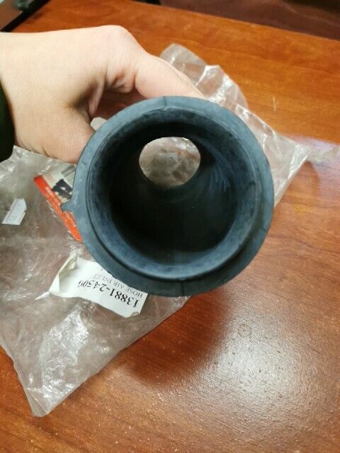 NOS Suzuki LT250EF LT300E AIR CLEANER OUTLET TUBE 13881-24500 S33