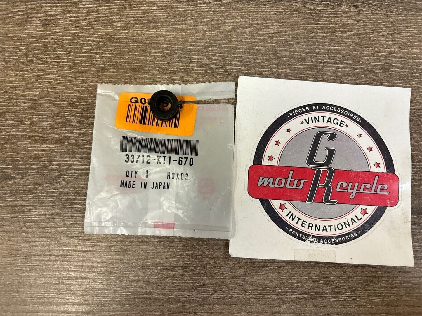 NOS Honda CB1300 CB600F2 CBR1000RR CBR600RR TAILLIGHT RUBBER 33712-KT1-670 H117