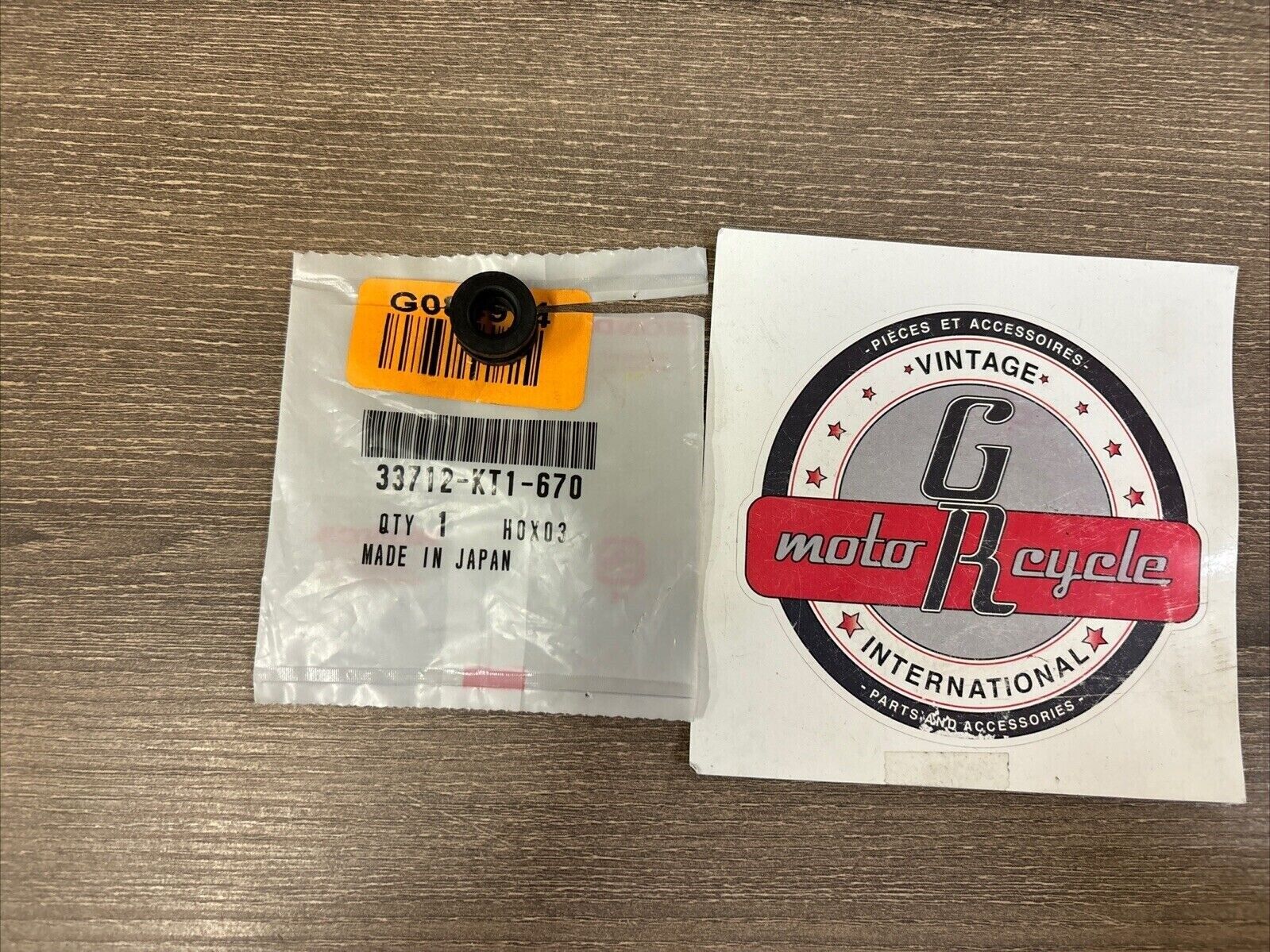 NOS Honda CB1300 CB600F2 CBR1000RR CBR600RR TAILLIGHT RUBBER 33712-KT1-670 H117