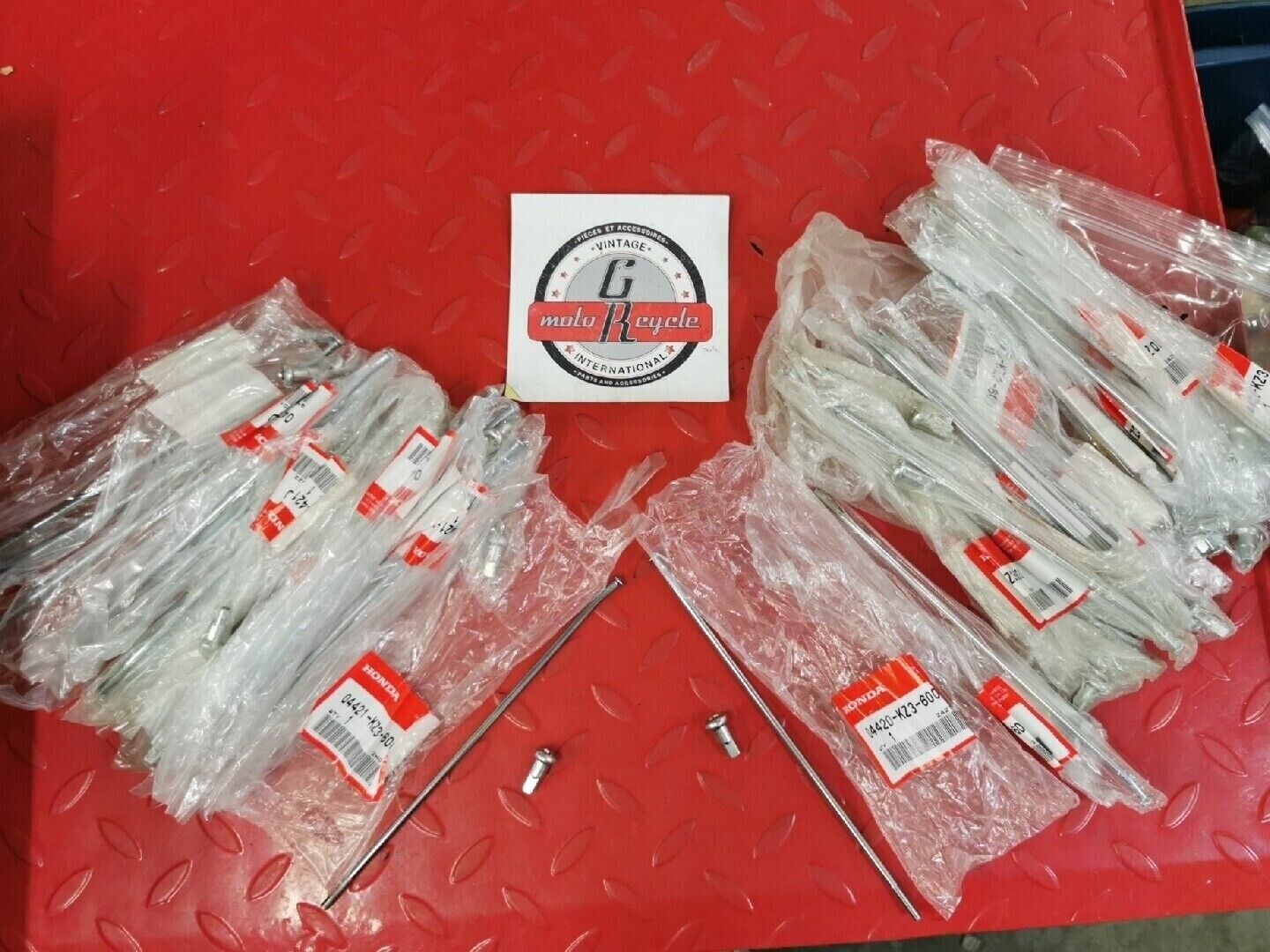 NOS HONDA  CR125R CR250R  SPOKE SET QTY 32    04421-KZ3-600   04420-KZ3-600  H40