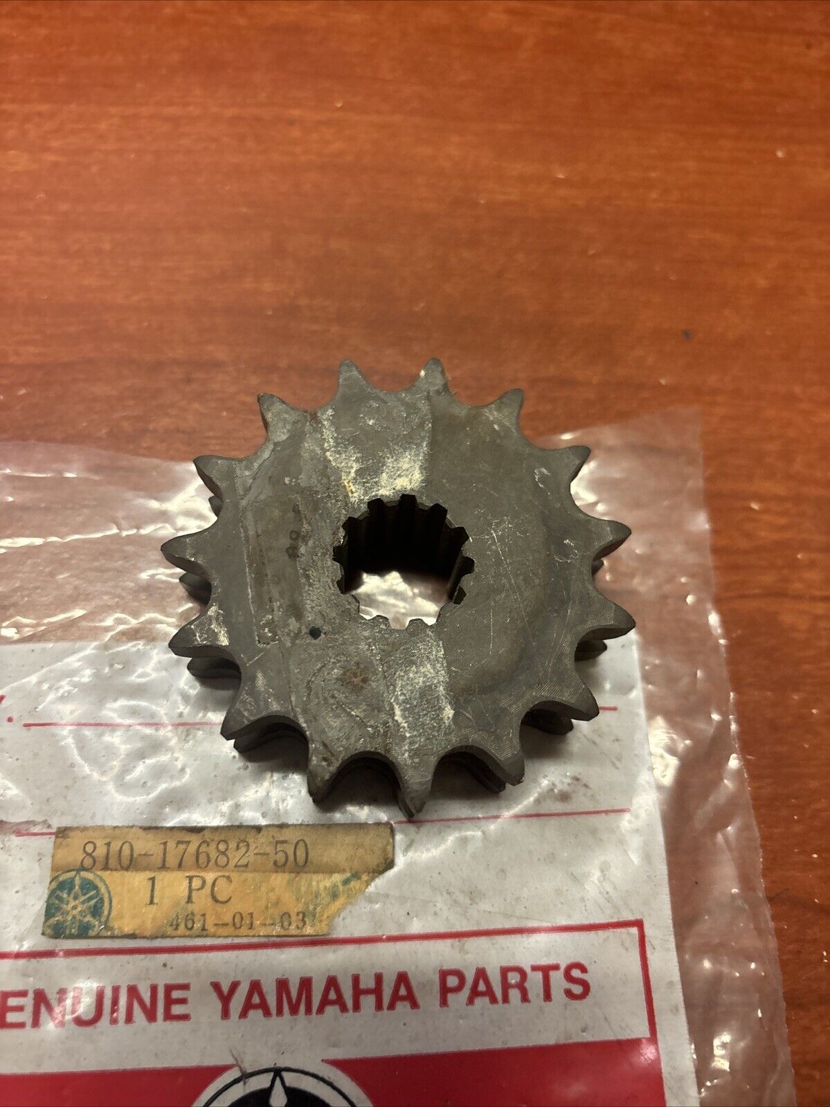 NOS Yamaha GP292 SL338 SL433 CHAIN DRIVE SPROCKET 15T 810-17682-50-00 Y177
