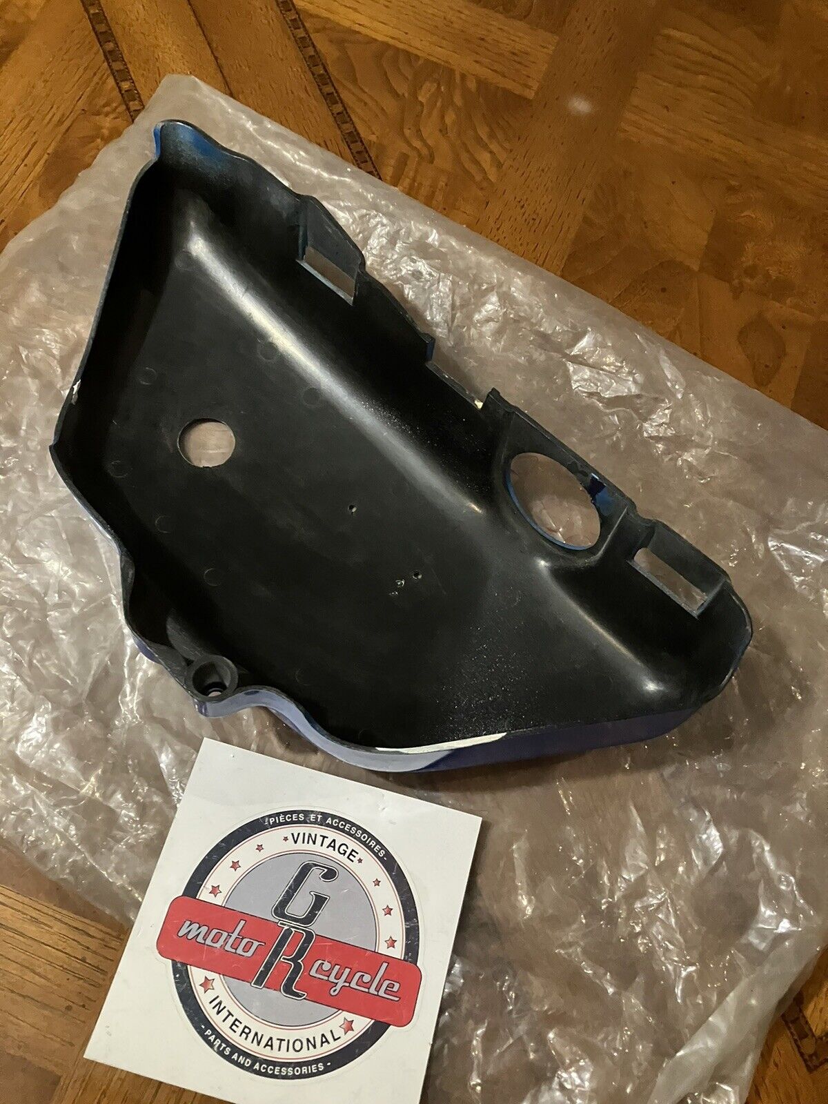 NOS Kawasaki S1 S2 1973 RIGHT SIDE COVER PANEL OIL TANK COVER 36007-031-93 K35 1