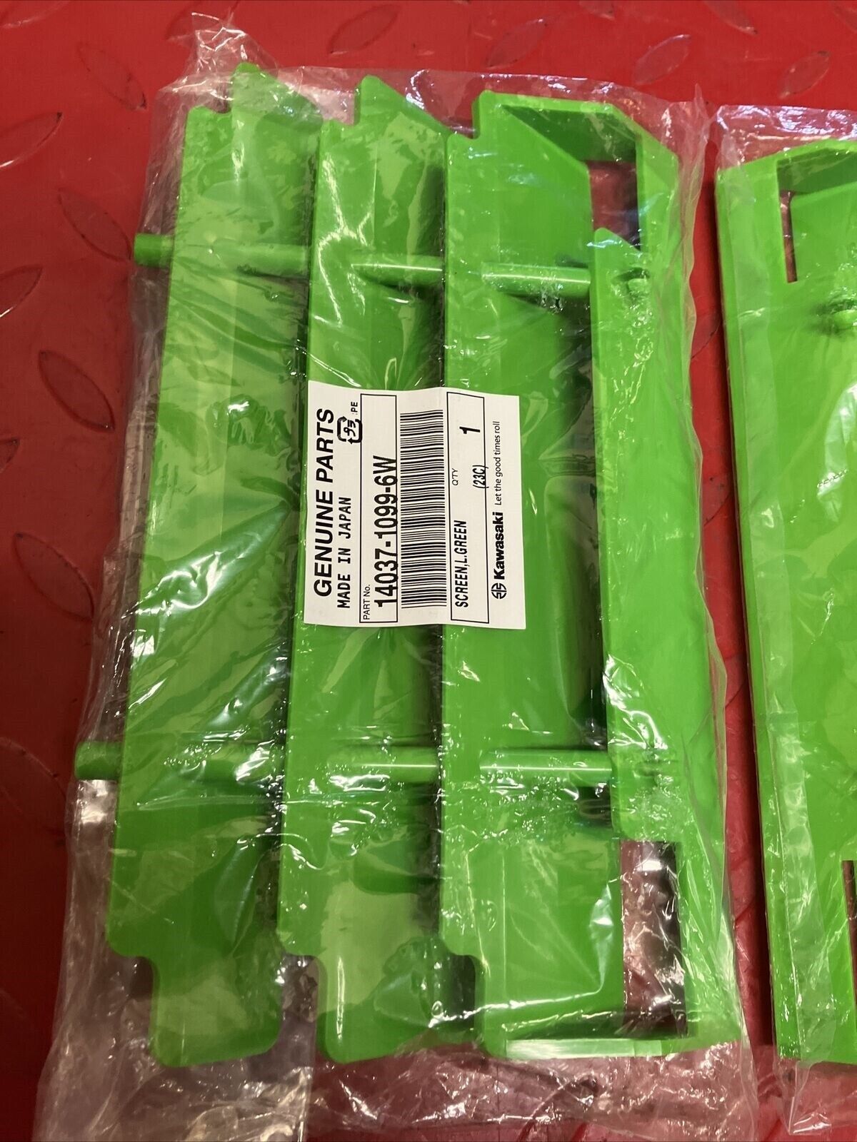 NEW KAWASAKI KX125 KX250 KX500 KDX200 KDX250 RADIATOR GUARDS 14037-1099-6W K100