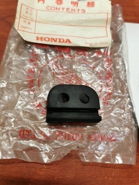 NOS Honda C50 CB125 CB200 MT250 REAR WINKER RUBBER 33606-354-000 H69