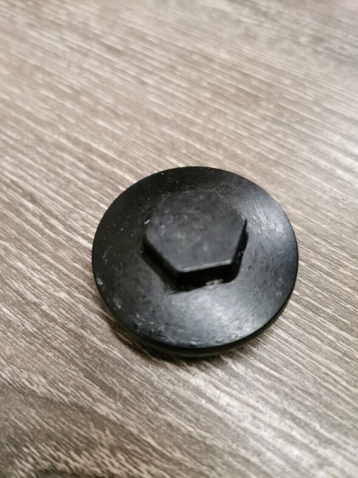 NOS HONDA  ST1100 GEAR CASE OIL CAP 41511-ME5-000 H56