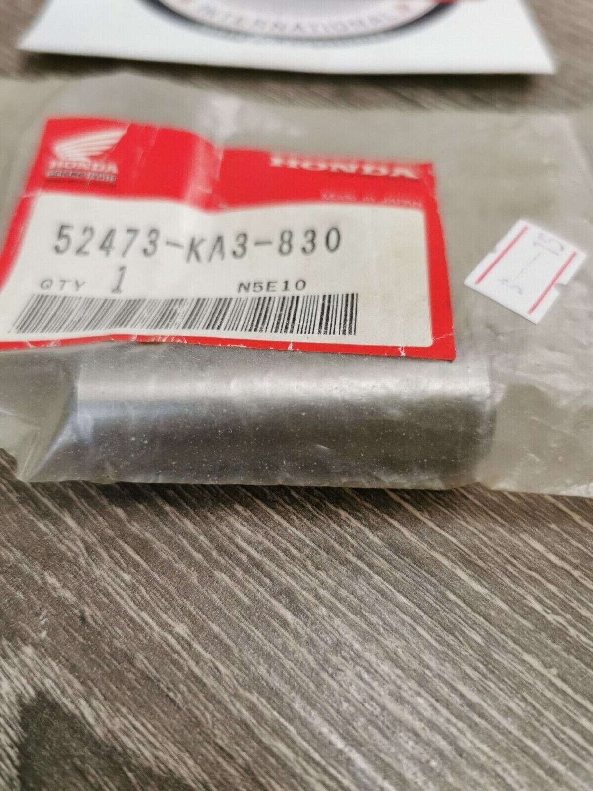 NOS HONDA CR250R  COLLAR CONNECTING ROD PIVOT 52473-KA3-830  H56