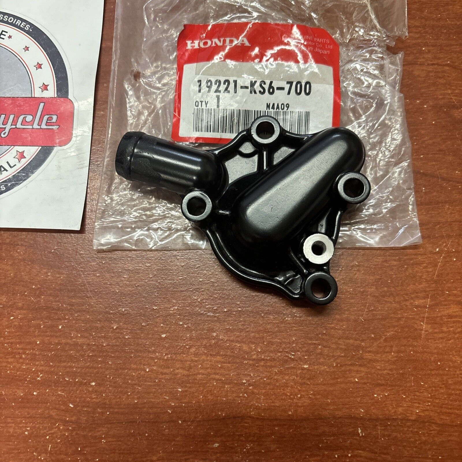 NOS Honda 1987 - 1994 CR125R WATER PUMP COVER 19221-KS6-700 H166