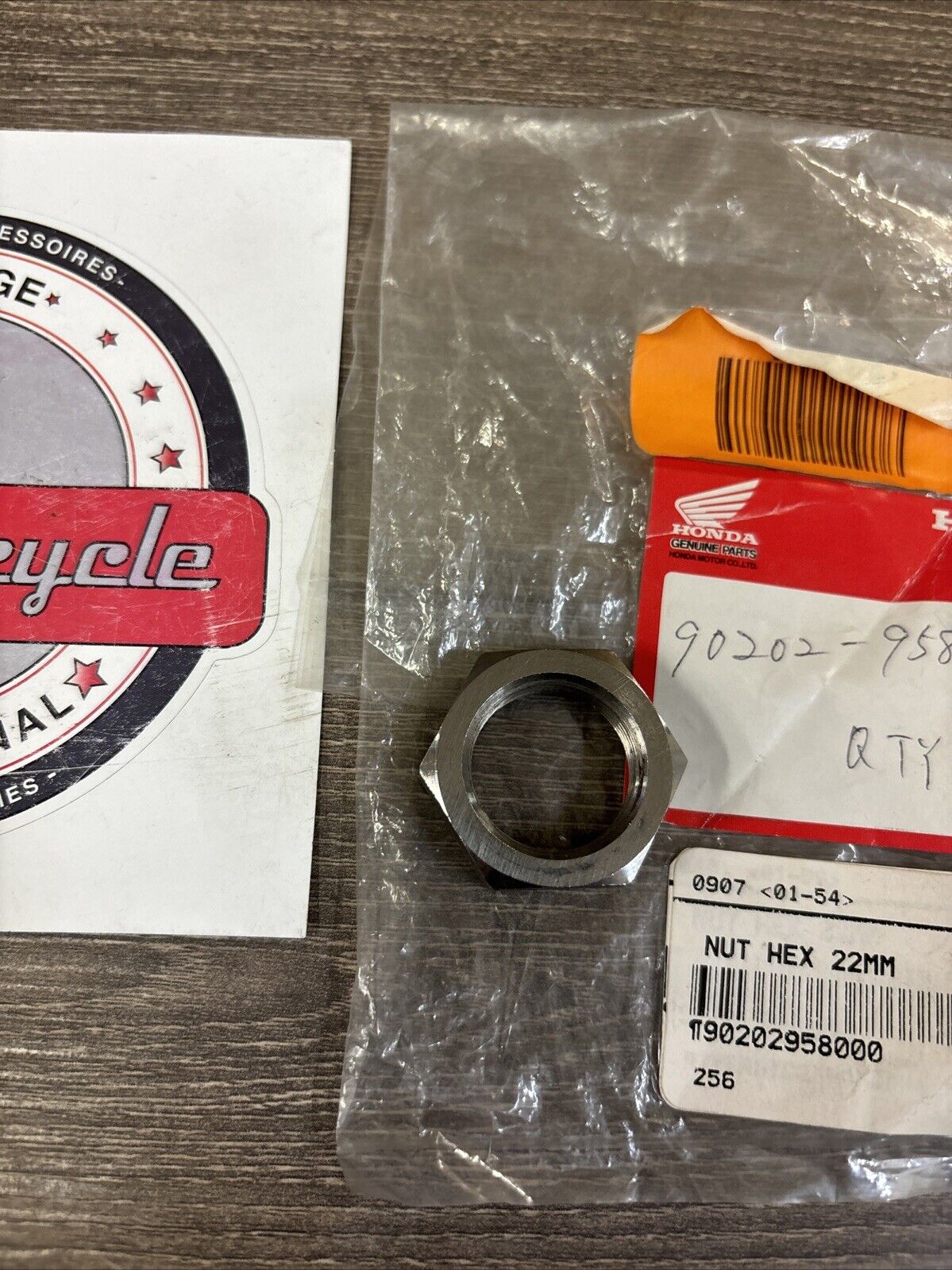 NOS Honda 1980 ATC200 NUT , HEX. 22MM 90202-958-000 H130